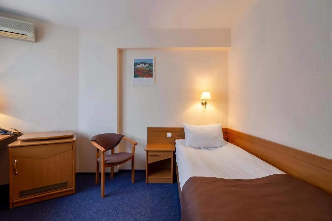 Adria Hotel Kiev 3*,